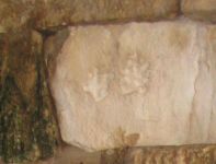 Įspausta tigro letena amfiteatro sienoje Myra